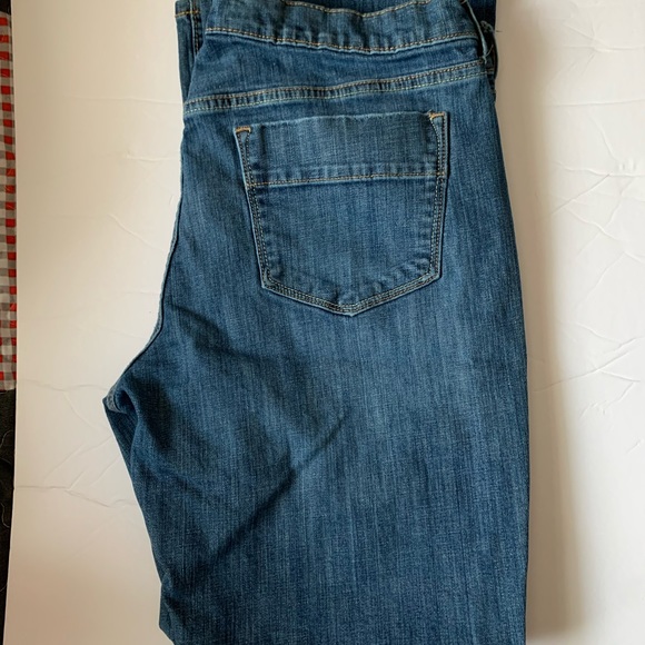 🍉Old Navy Jeans The Sweetheart, Juniors, straight leg, stretch, reg fit, - Picture 3 of 8